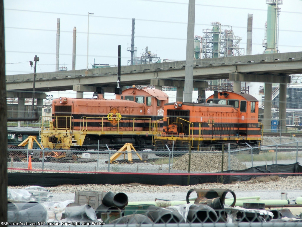 Pair of switchers at Exxon-Mobil